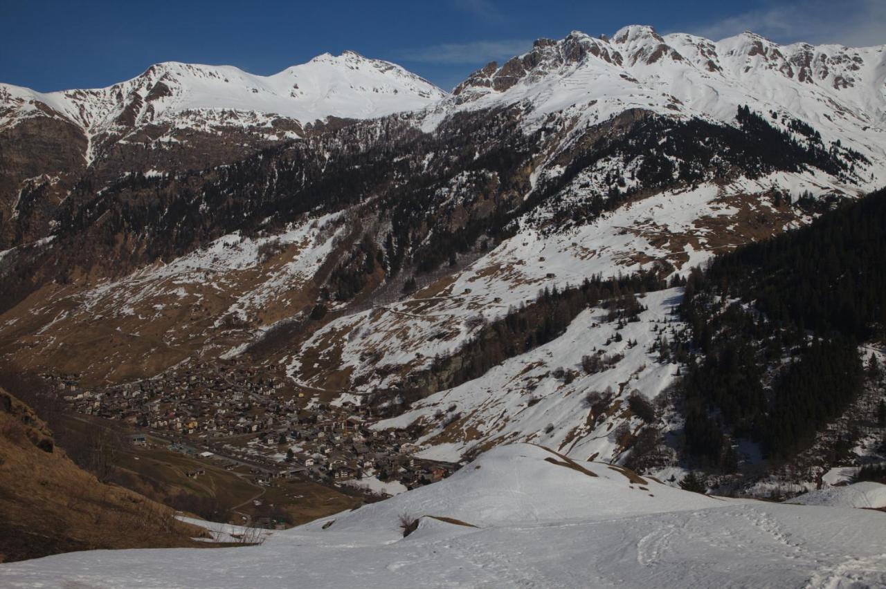 Z - Next Door To Therme Vals