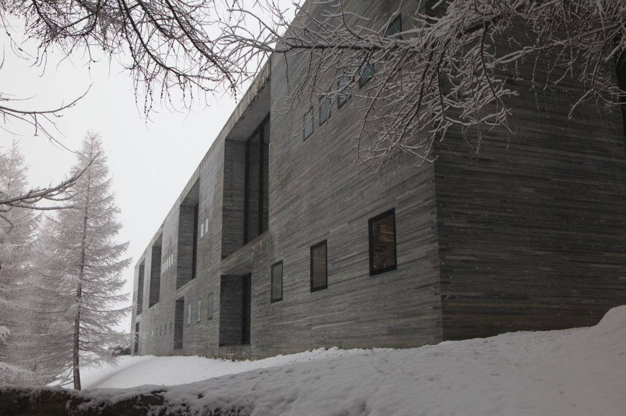 Z - Next Door To Therme *
